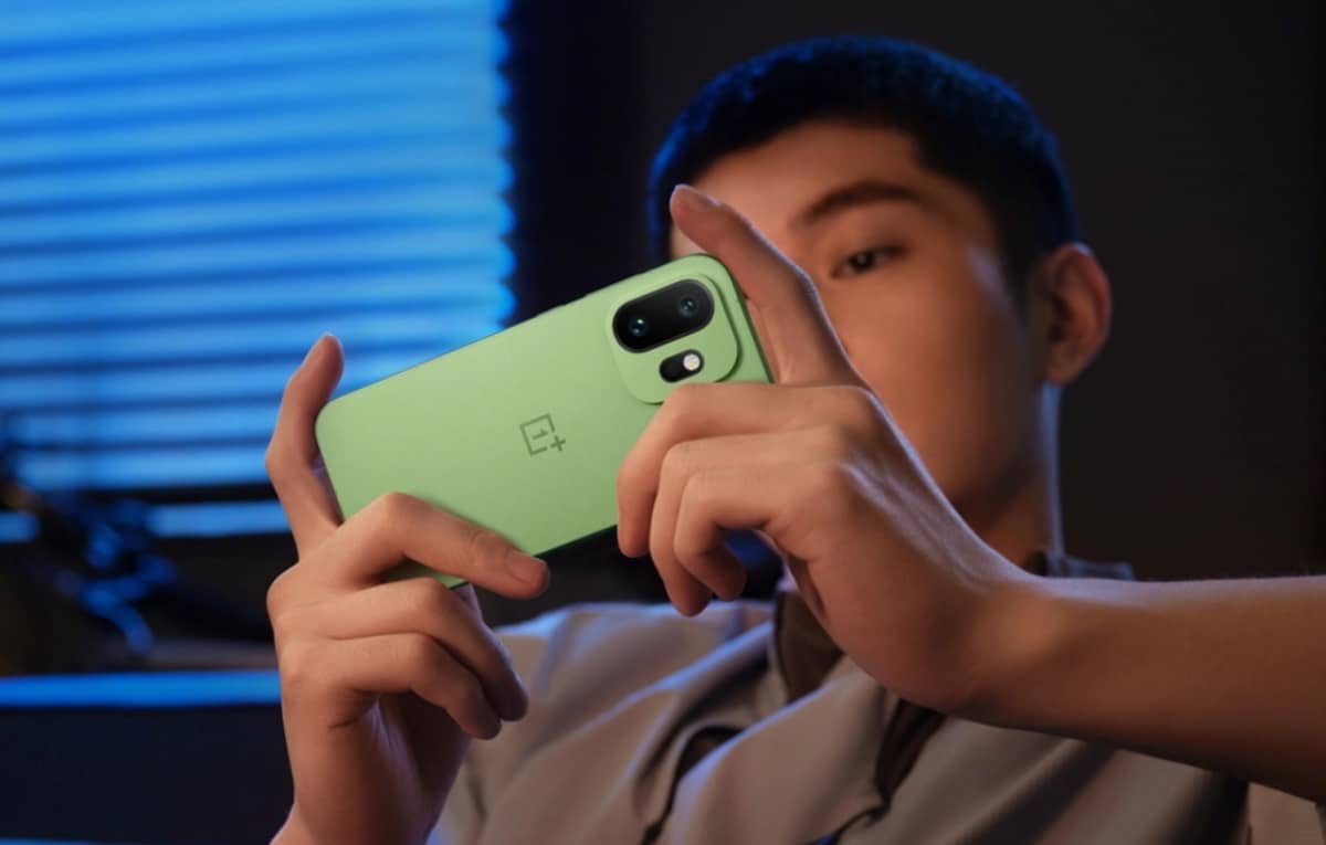 ون بلس تطلق OnePlus 15T هاتفاً رائداً مع بطارية ضخمة